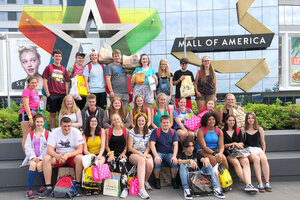 Die Young Ambassadors kommen aus den USA, Wittgenstein und Sauerland. Einkaufen gingen sie alle zusammen in der Mall of America - genau wie 42 Mio. andere Menschen pro Jahr im meistbesuchten Einkaufszentrum der Welt.