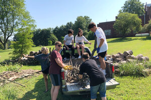 Zu dem dreiwöchigen Austausch-Programm der Young Ambassadors gehörte auch ein Arbeitseinsatz in Merom, das ist ungefähr das Abenteuerdorf der United Church of Christ in Indiana und Kentucky.